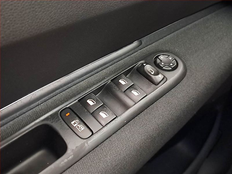 Peugeot 3008 (2014) 1.6 HDi, Tempomat - fotka 16 z 16