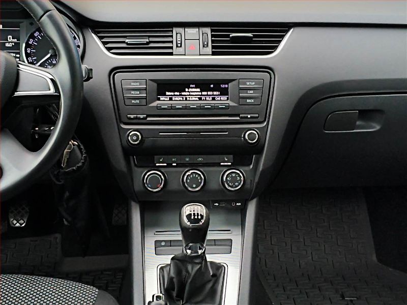 Škoda Octavia (2014) 1.4 TSI, Serv.kniha, Tempomat - fotka 12 z 15