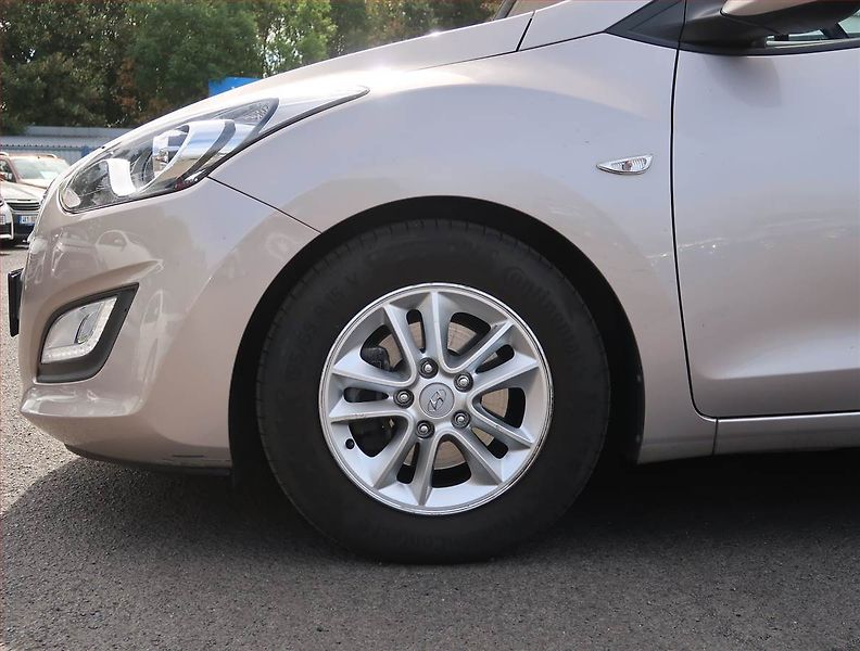 Hyundai i30 (2016) 1.6 MPI, Serv.kniha, Tempomat - fotka 14 z 17