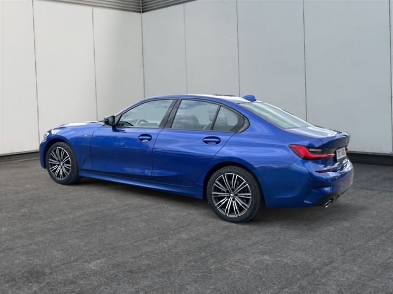 BMW Řada 3 2,0 320d xDrive M Sport AT - fotka 4 z 11