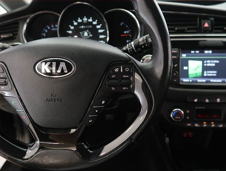 Kia Ceed (2015) 1.6 CRDi, Navi, Xenony - fotka 18 z 23