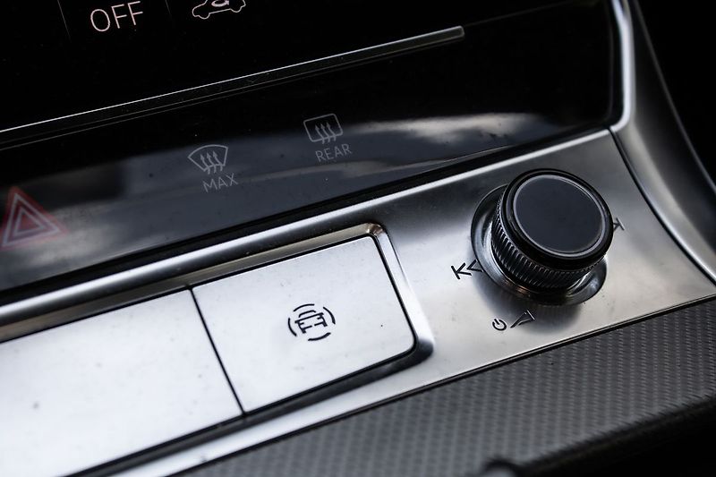 Audi A7 S-Line 50TFSIe 220kW - fotka 23 z 35
