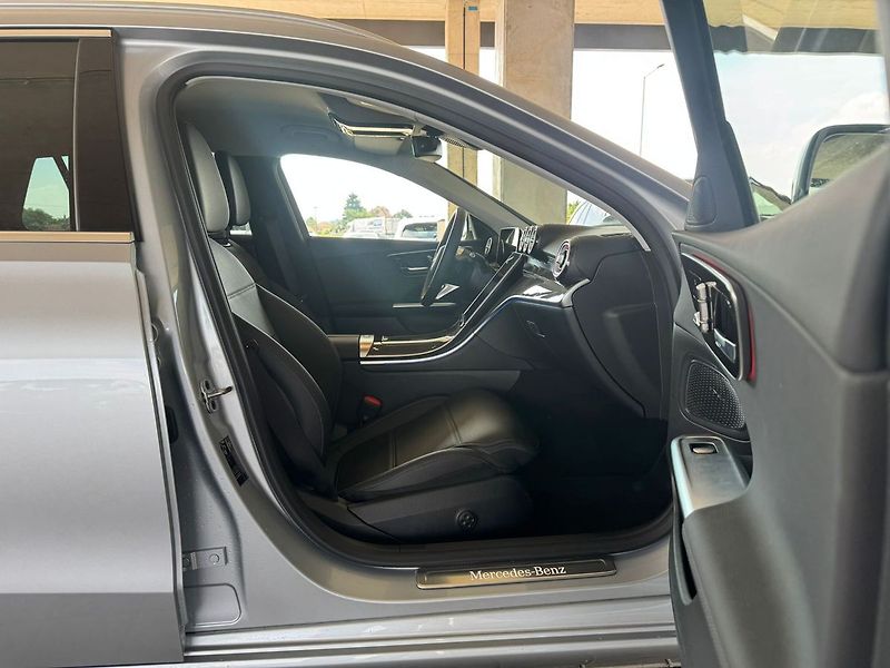 Mercedes-Benz Třídy C 220 d 4MATIC kombi - fotka 18 z 20