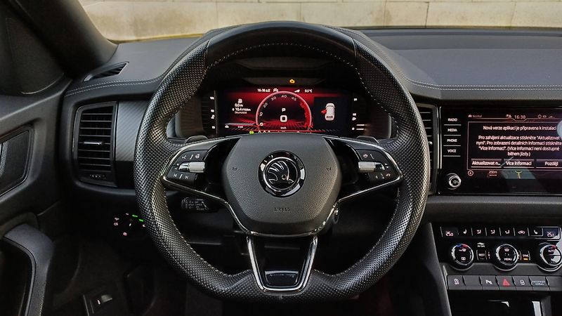 Škoda Kodiaq TDI 147kW 4x4 SPORTLINE-CR-DPH - fotka 23 z 50