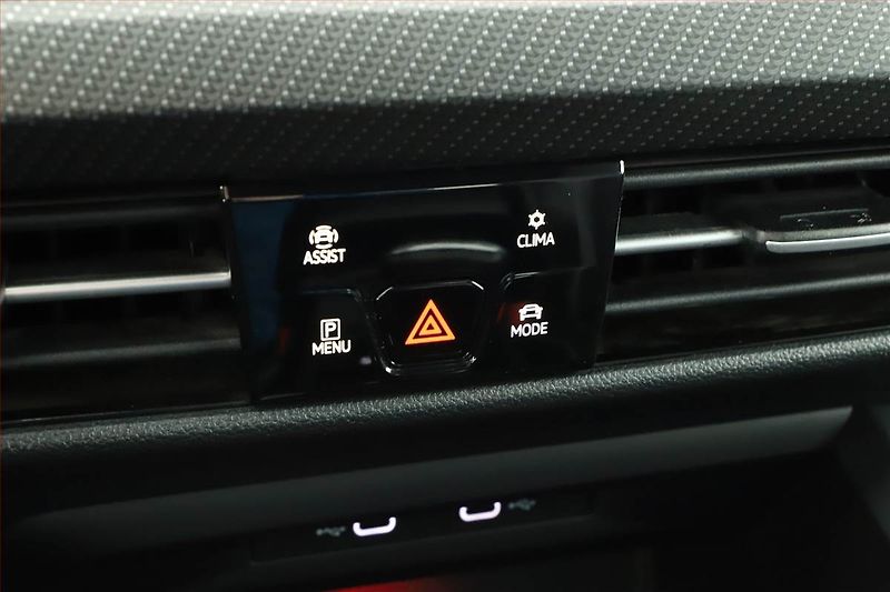 Volkswagen Golf (2022) R-Line 2.0 TDI, Kůže, Navi - fotka 19 z 22