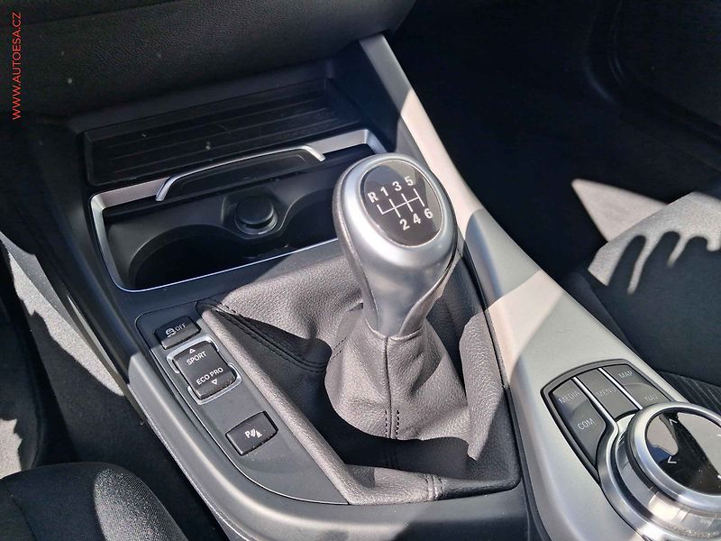 BMW Řada 1 (2018) 1.5i 118i, LED, navi, +ALU - fotka 16 z 21