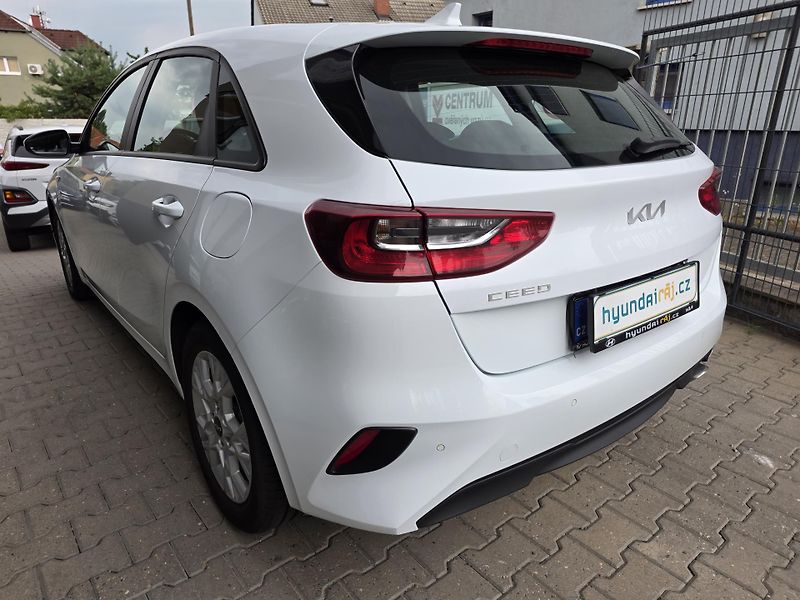 Kia Ceed 1.5-1. MAJ.-V ZÁRUCE-TOP STAV - fotka 7 z 12