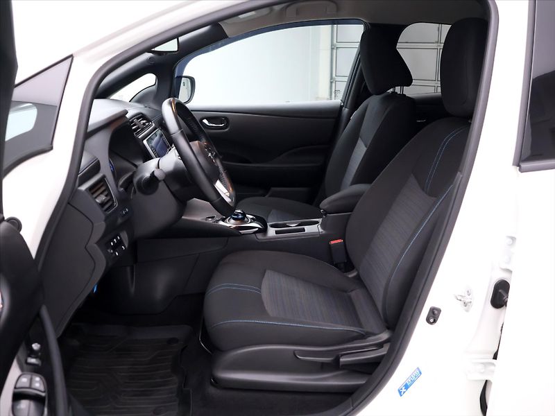Nissan Leaf 110kW N-Connecta 40kWh - fotka 11 z 32