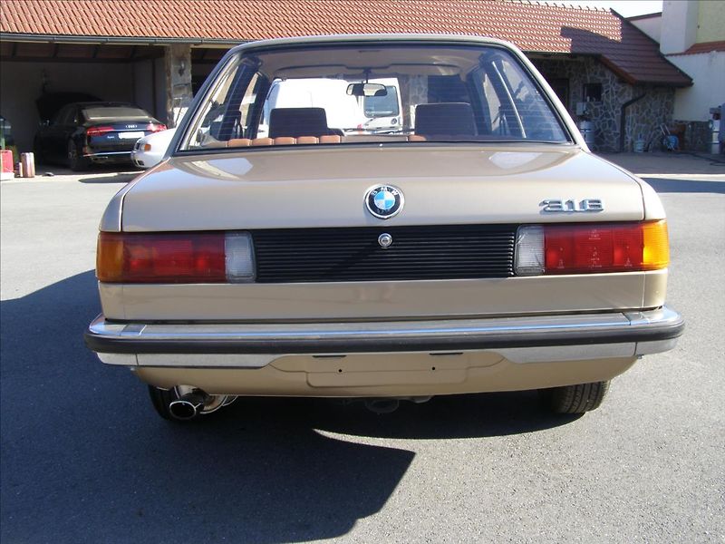 BMW Řada 3 1,8 - fotka 8 z 28