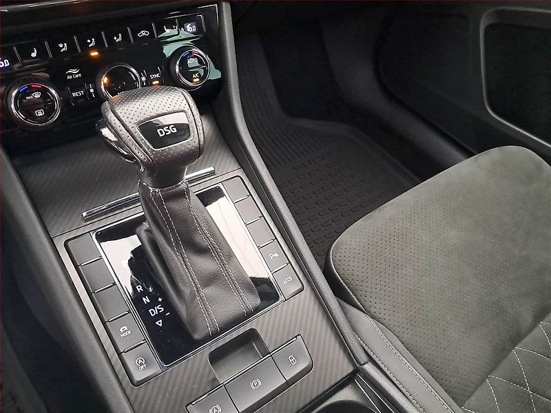 Škoda Superb (2023) Sportline 2.0 TDI - fotka 15 z 20