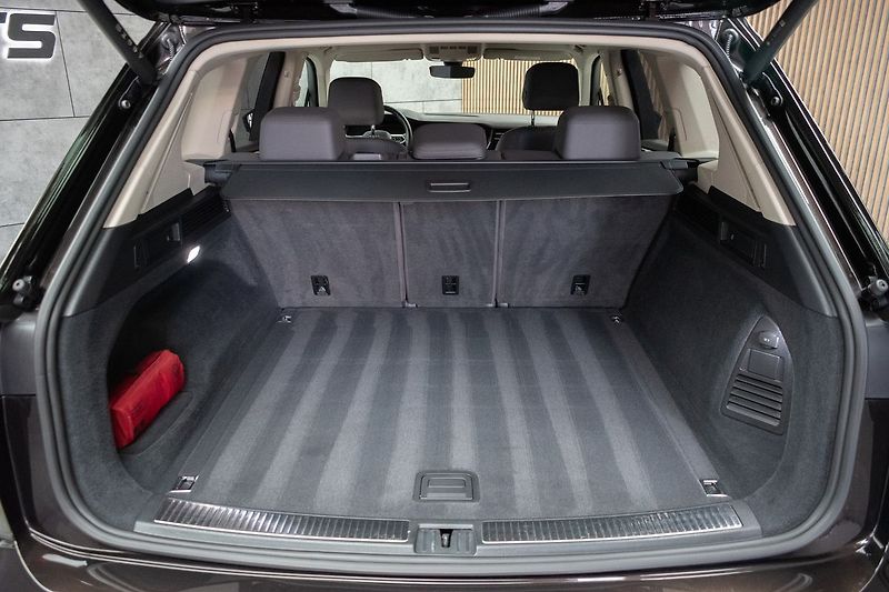 Volkswagen Touareg 3.0 TDI 210kW EXCLUSIVE*ČR 1.M - fotka 36 z 39