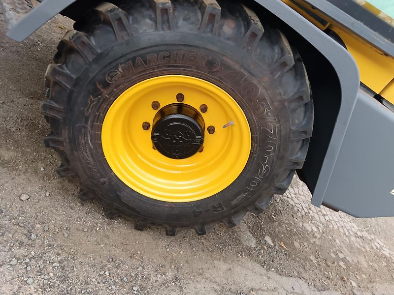 Komatsu (2004)  WA 85-3 4X4 - fotka 14 z 19