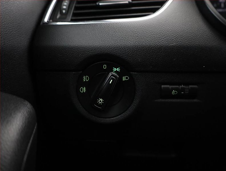 Škoda Octavia (2013) 1.4 TSI, Serv.kniha, Tempomat - fotka 13 z 16