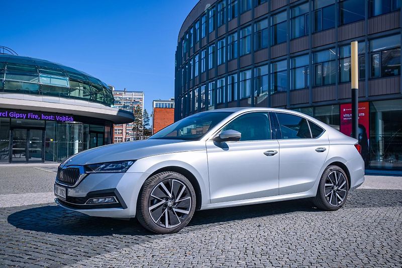 Škoda Octavia Style Plus Navigace 18 kola ČR - fotka 71 z 76