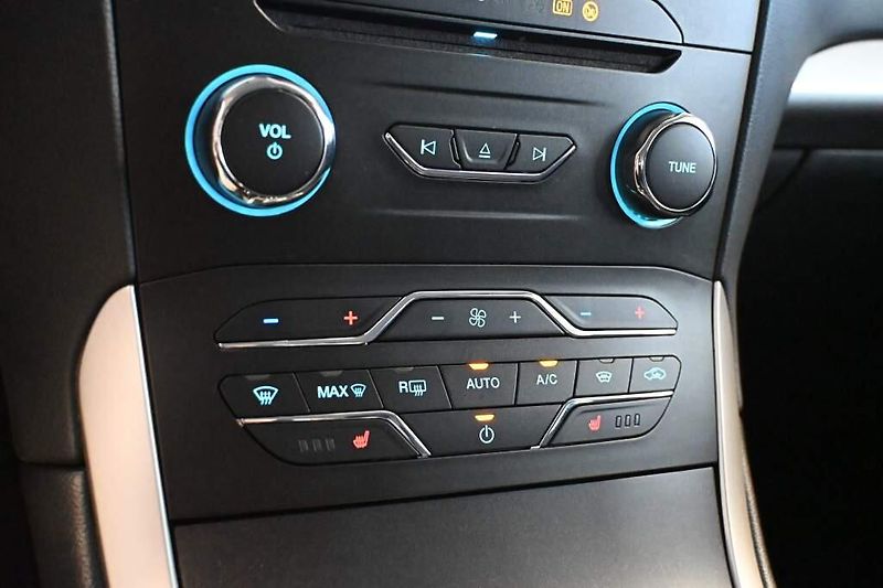 Ford S-MAX (2023) 2.5 140 KW FHEV Tažné Kamera D - fotka 19 z 31