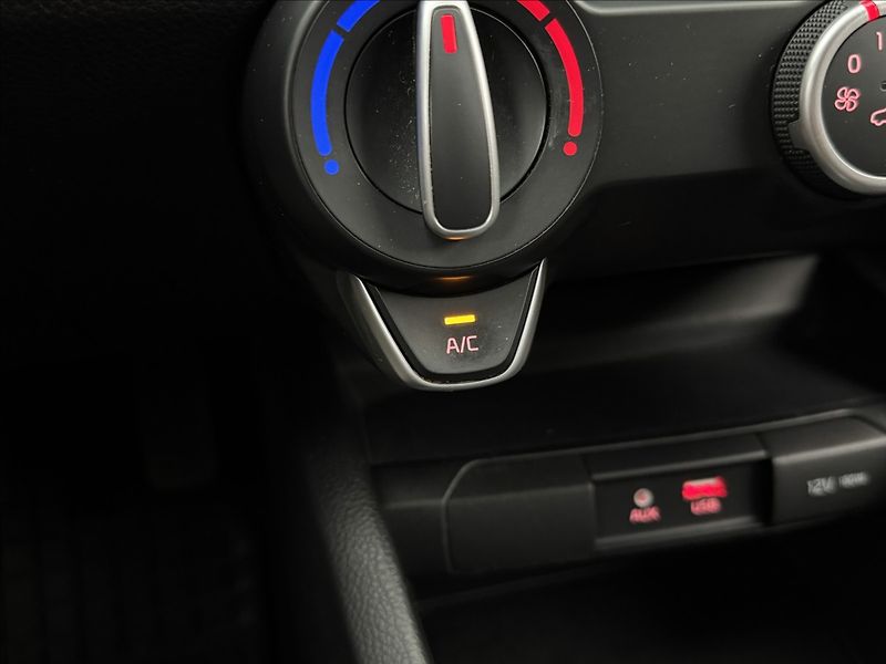 Kia Stonic 1,4 i SERVIS KAMERA 2X KOLA ČR - fotka 20 z 37