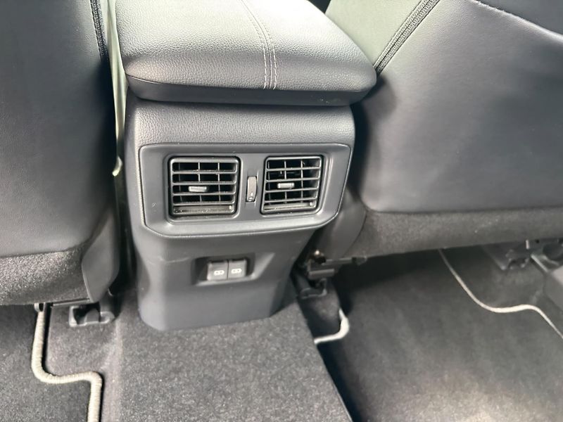 Toyota RAV4 2.5 HSD e-CVT AWD GR-Sport - fotka 25 z 29