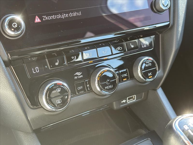 Škoda Octavia 1.6 TDI CZ Style+ LED Navi - fotka 26 z 36
