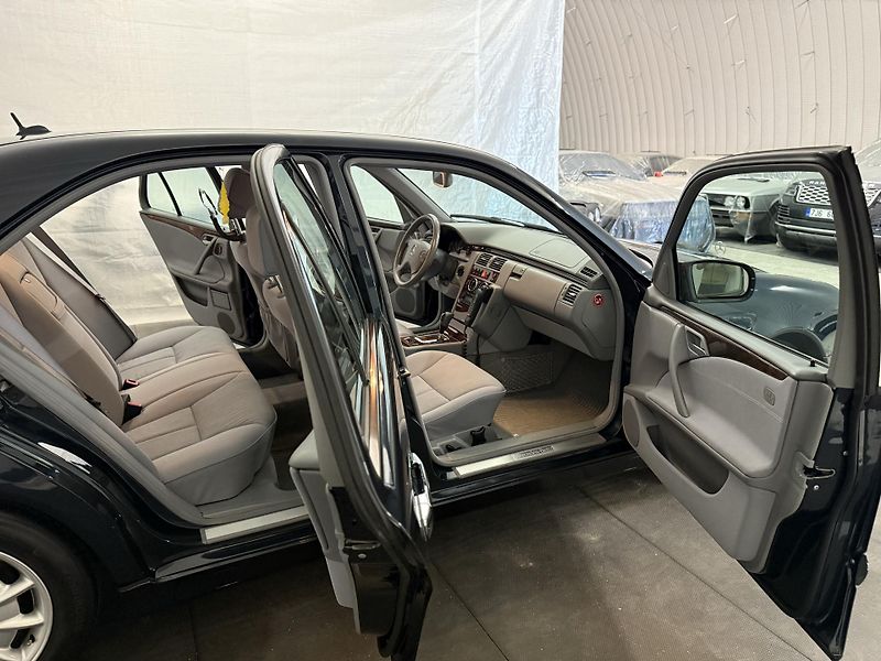 Mercedes-Benz Třídy E (2001) 280I V6 ,150kw, velmi krásný!! - fotka 16 z 35
