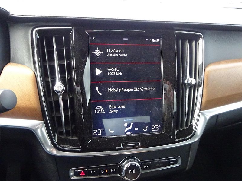 Volvo S90 D4 140kW Inscription ČR - fotka 15 z 25