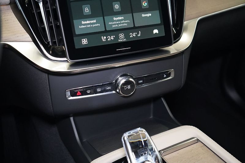 Volvo XC90 B5 AWD PLUS Dark, Vzduch, 360° - fotka 35 z 47