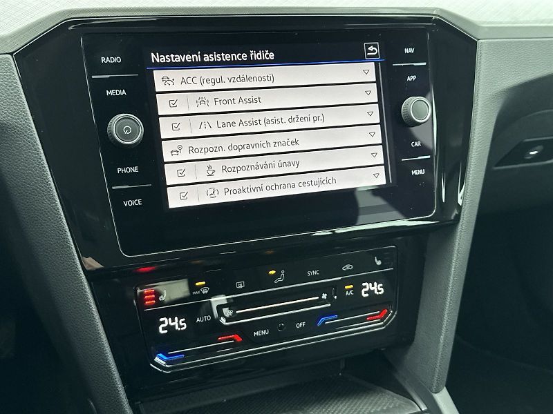 Volkswagen Passat (2022) Variant 2.0 TDI DSG Business - fotka 21 z 33