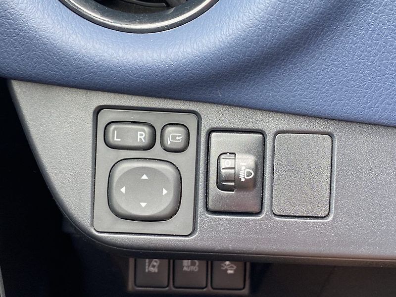 Toyota Yaris 1.5i, ČR, Selection, záruka - fotka 27 z 33