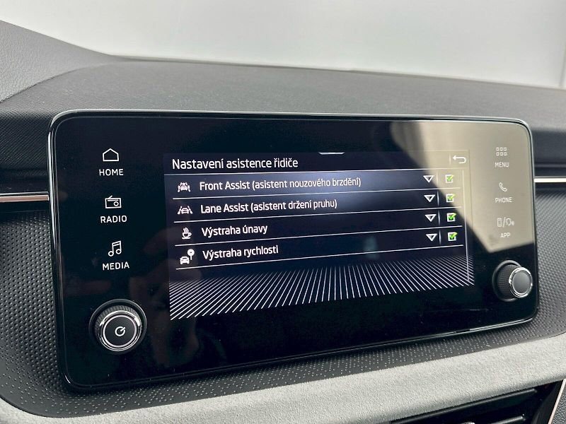Škoda Scala (2025) DSG 1.0TSI 85kW Top Selection - fotka 12 z 28
