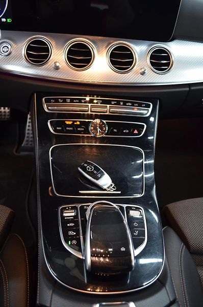 Mercedes-Benz Třídy E (2019) 4MATIC, ALL TERRAIN, DPH ! - fotka 19 z 27