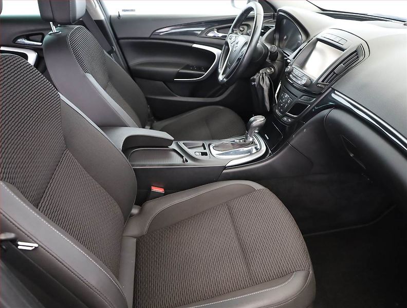 Opel Insignia (2016) 2.0 CDTI, Automat, Navi - fotka 7 z 18