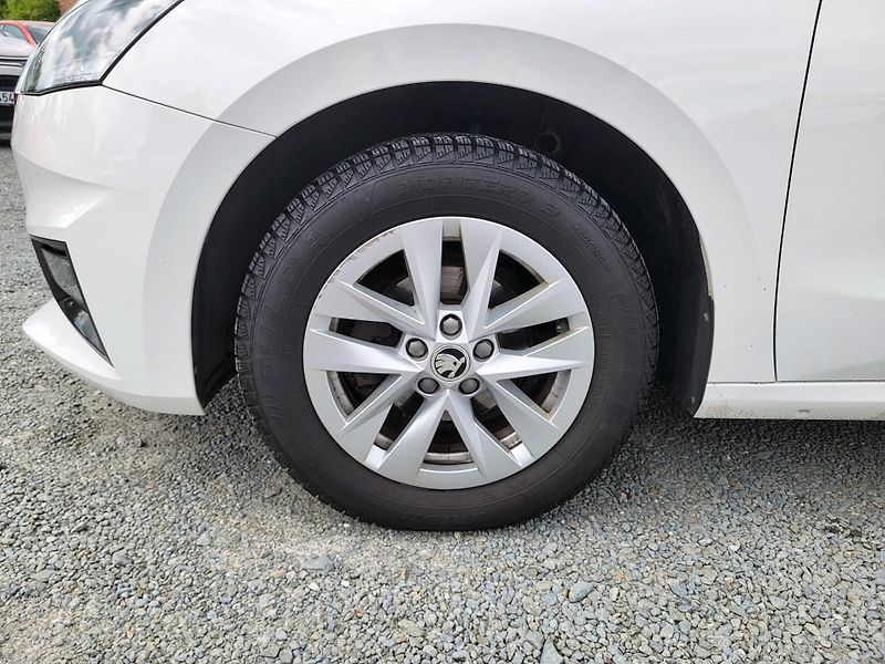 Škoda Fabia IV 1.0 TSI STYLE - fotka 34 z 44