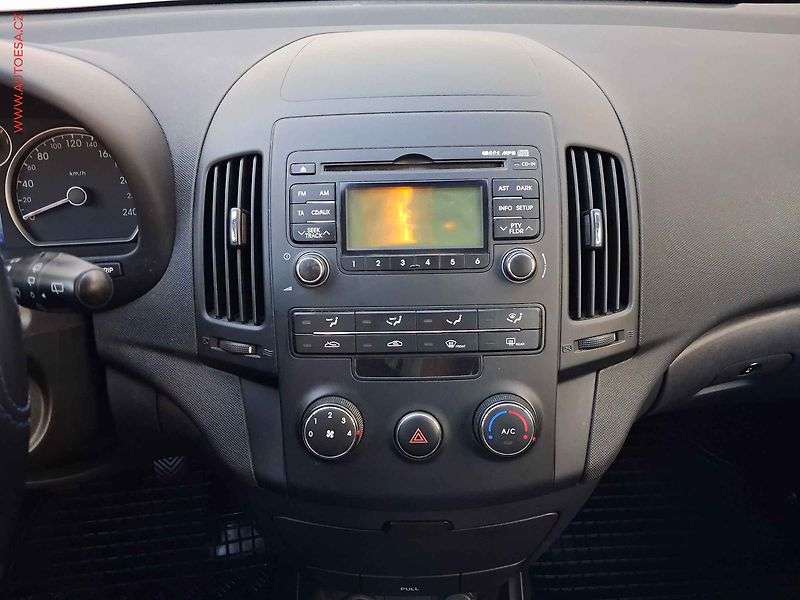 Hyundai i30 (2012) 1.6 dCi, 1.maj,ČR, AC, STK6 - fotka 12 z 15