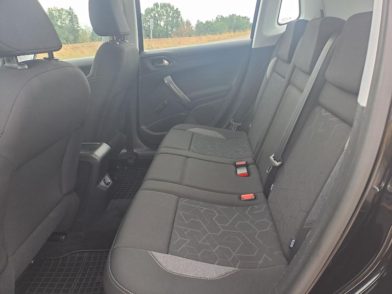 Peugeot 2008 (2017) 1.2  1. MAJITEL ČR PĚKNÝ STAV - fotka 16 z 31
