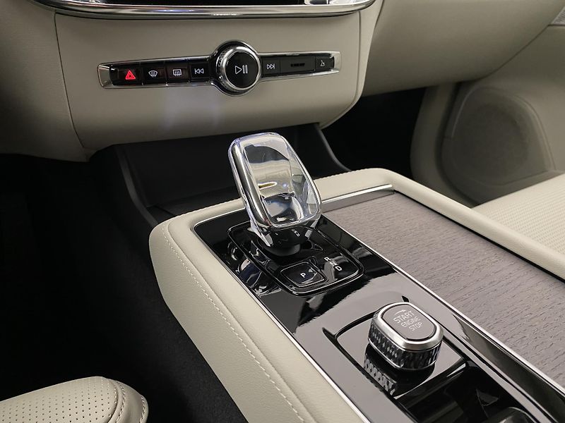 Volvo XC90 (2026) B5 AWD AUT BRIGHT PLUS 7míst - fotka 37 z 68