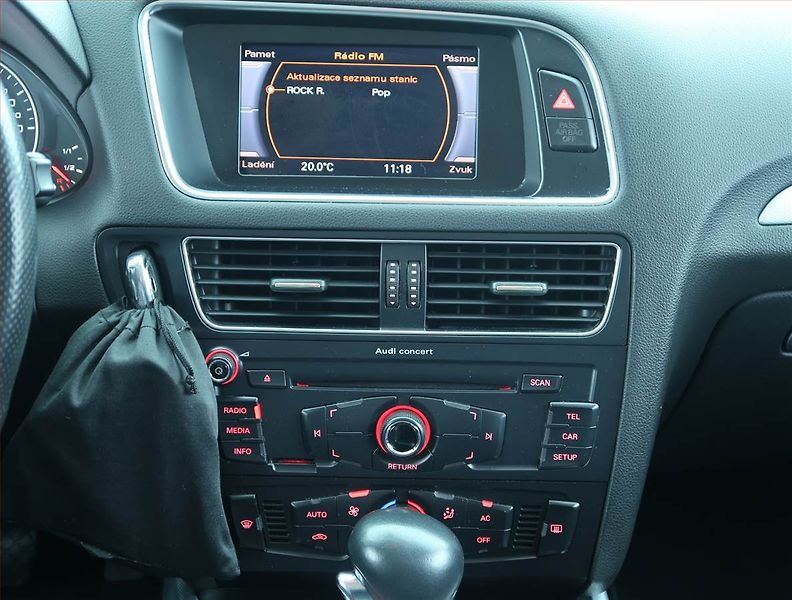 Audi Q5 (2009) Exclusive 2.0 TDI, 4X4 - fotka 12 z 19