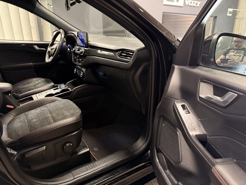 Ford Kuga (2022) 2.5 HYBRID, 4x4,ST-LINE, - fotka 23 z 50