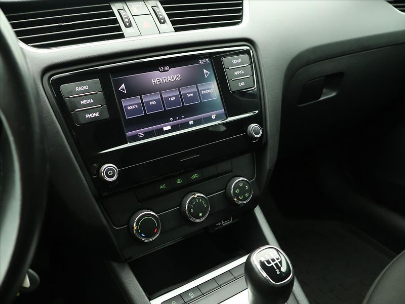 Škoda Octavia 1.6 TDI 85kW Ambition CZ - fotka 19 z 31