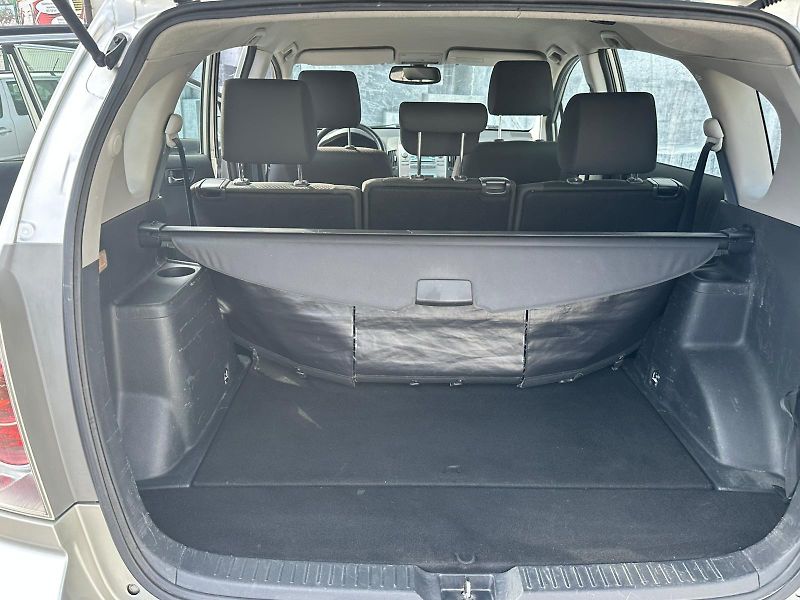 Toyota Corolla Verso (2006) 1.6VVT-i, 81KW - fotka 10 z 21