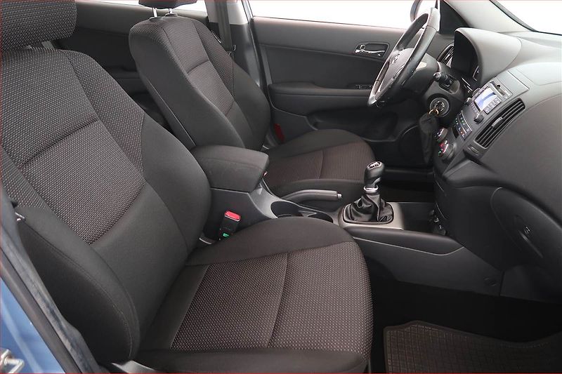 Hyundai i30 (2011) 1.4 CVVT, ČR,1.maj, Tempomat - fotka 9 z 15