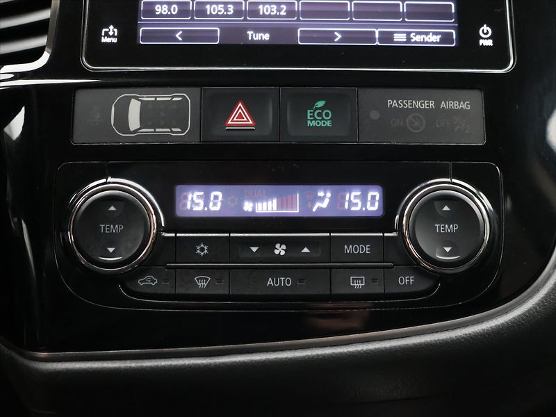 Mitsubishi Outlander 2,0 MIVEC 110kW Intense 4WD - fotka 23 z 34
