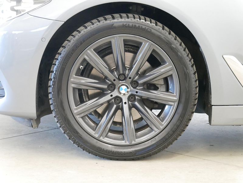 BMW Řada 5 - fotka 10 z 28