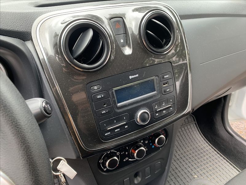 Dacia Sandero 1,0 SCe ČR,KLIMATIZACE - fotka 12 z 17