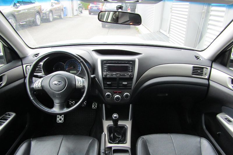 Subaru Forester (2009) 2,5 XT 5MT 169 kW ČR 1. maj. - fotka 12 z 24