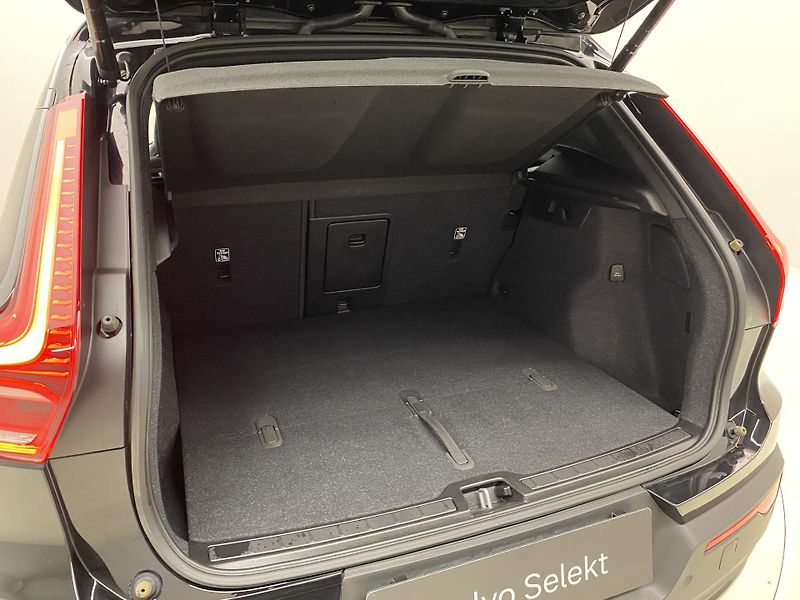 Volvo XC40 B4 AWD DARK PLUS AUT CZ - fotka 6 z 58