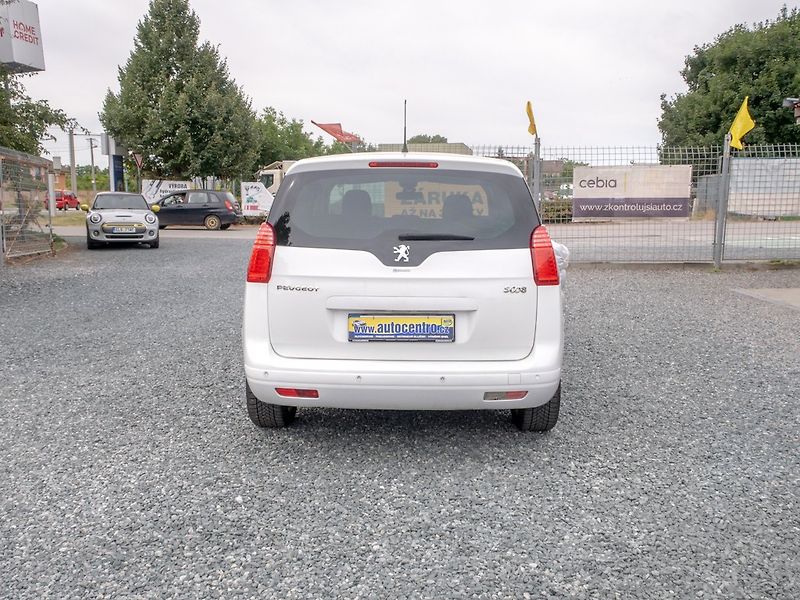 Peugeot 5008 (2013) 2.0HDI 110KW man– 2x PNEU - fotka 6 z 35