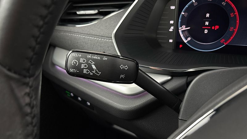 Škoda Octavia 2.0 TDI DSG Style Combi - fotka 14 z 26