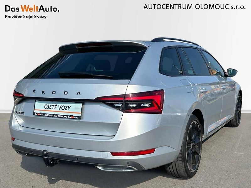 Škoda Superb (2021) kombi 2.0 TDI 7DSG Sportline - fotka 2 z 35