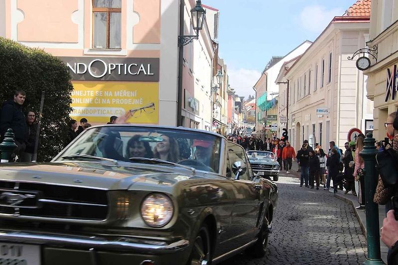 V Příbrami se sjela historická auta a motorky v rámci tradiční akce Česká Route 66.