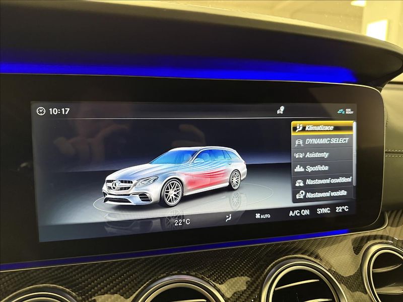 Mercedes-Benz Třídy E 4,0 Mercedes-AMG E 63S 4MATIC+ - fotka 25 z 35