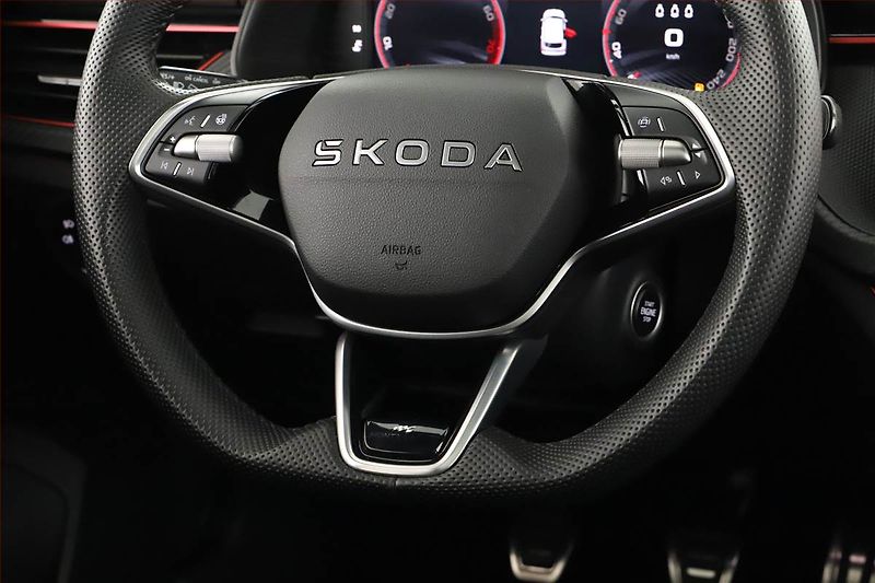 Škoda Kamiq (2026) 1.0 TSI, MONTE CARLO, KAMERA - fotka 8 z 17